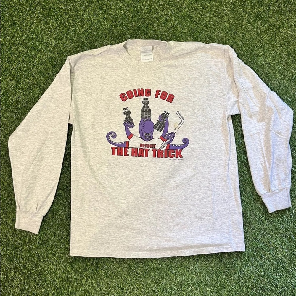 LAST CHANCE Red Wings 1998 VINTAGE Going For The Hat Trick LS T Shirt Large